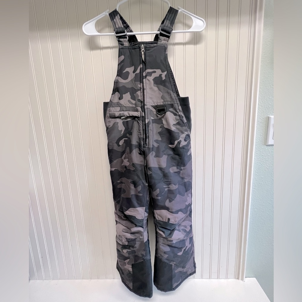 Kids snow pants, ski bib / ski pant, black camouflage, keeps them warm and dry